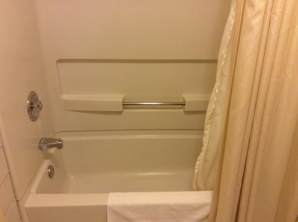 Hotel Travelodge By Wyndham Victoriaville Værelse billede